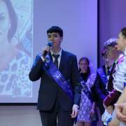 Дорогие одиннадцатиклассники!  В прошлом остались одиннадцать школьных лет, наполненных счастливыми открытиями, незабываемыми впечатлениями. 
