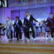 Дорогие одиннадцатиклассники!  В прошлом остались одиннадцать школьных лет, наполненных счастливыми открытиями, незабываемыми впечатлениями. 