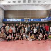 «Мы – команда»: ученики 4 класса Международной лингвистической школы вместе с родителями приняли участие в турнире Веселые старты 