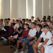 Literacy week в Международной лингвистической школе: ученики пятых классов будут искать пословицы о мире и делать постеры