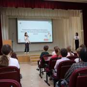 Literacy week в Международной лингвистической школе: ученики пятых классов будут искать пословицы о мире и делать постеры