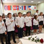 Дорогие ребята, уважаемые коллеги!  Примите самые искренние поздравления с Днём знаний и началом нового учебного года!