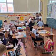 День самоуправления в МЛШ: старшеклассники ведут уроки у младших классов, а учителя участвуют в квизах и творческих проектах