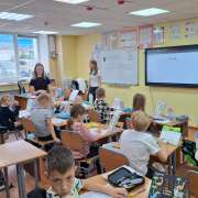 День самоуправления в МЛШ: старшеклассники ведут уроки у младших классов, а учителя участвуют в квизах и творческих проектах