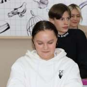 Доцент кафедры романо-германской филологии ДВФУ провела мастер-класс по французскому языку для учеников МЛШ