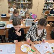 Это был самый интересный урок: ученики 3м1 класса МЛШ на лабораторной работе узнали, в каких продуктах есть крахмал и чем он полезен 
