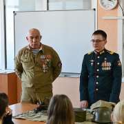 Старшеклассники МЛШ встретились с Героем России Юрием Мушенковым 