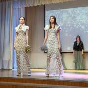 Дорогие ученики и учителя! Новый год – это всегда сказка. Я хочу пожелать коллегам, ребятам и их родителям, чтобы Новый год вошел в вашу жизнь именно сказкой. 