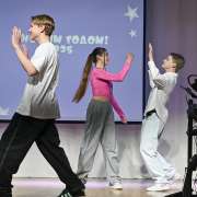 Дорогие ученики и учителя! Новый год – это всегда сказка. Я хочу пожелать коллегам, ребятам и их родителям, чтобы Новый год вошел в вашу жизнь именно сказкой. 
