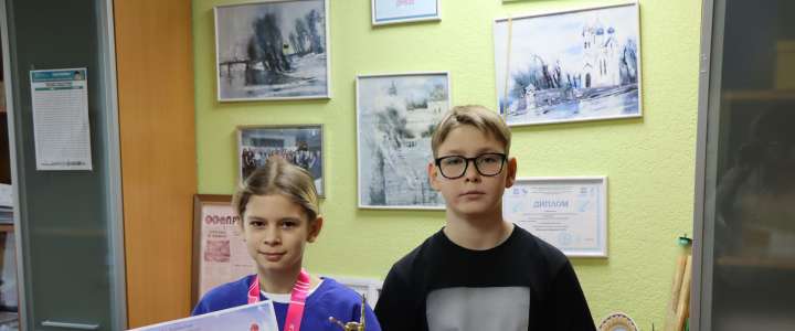 Ученики 4м1 класса Международной лингвистической школы поднялись на пьедестал почета на соревнованиях по горным лыжам и художественной гимнастике  
