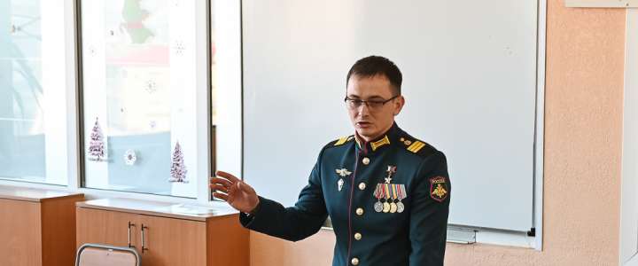 Старшеклассники МЛШ встретились с Героем России Юрием Мушенковым 
