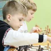 В Международной лингвистической школе спартакиада открылась шахматным и баскетбольным турнирами  