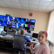 Ученики 4м1 класса МЛШ побывали на экскурсии в телецентре и увидели, как идет запись телепередач и работают ведущие выпусков «Новостей»