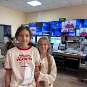 Ученики 4м1 класса МЛШ побывали на экскурсии в телецентре и увидели, как идет запись телепередач и работают ведущие выпусков «Новостей»