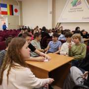 Неделя науки в МЛШ продолжается: школьники играют в интеллектуальные игры и выступают на научной конференции