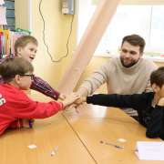 Ученики начальных классов МЛШ вместе с папами играют в квиз, посвященный Дню защитника Отечества 