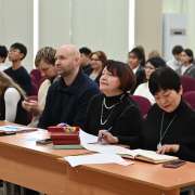 «Души прекрасные порывы»: иностранные ученики МЛШ прочитали со сцены стихи русских поэтов