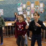 Ученики начальных классов МЛШ вместе с папами играют в квиз, посвященный Дню защитника Отечества 