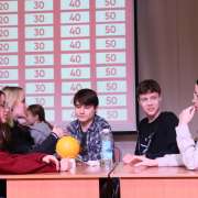 Неделя науки в МЛШ продолжается: школьники играют в интеллектуальные игры и выступают на научной конференции