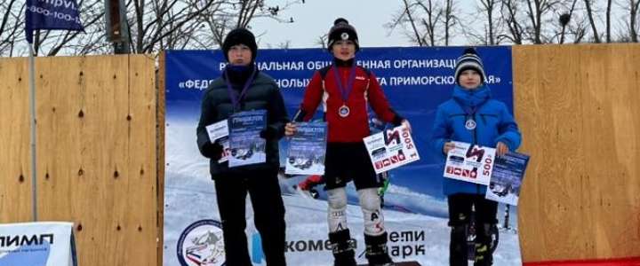 Ученик 4м1 класса МЛШ стал серебряным призером на Чемпионате Приморского края по горнолыжному спорту, а ученица 6м2 класса улучшила свои результаты в плавании на Всероссийских соревнованиях