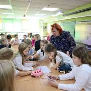 Ученицы начальных классов МЛШ вместе с мамами сыграли в квиз, посвященный Международному женскому дню