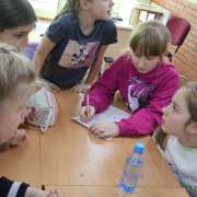 Ученицы начальных классов МЛШ вместе с мамами сыграли в квиз, посвященный Международному женскому дню