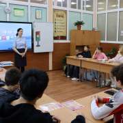 Станьте участниками безопасного дорожного движения: с учениками 6м1 класса МЛШ встретился сотрудник ГАИ Владивостока  