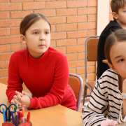 Ученицы начальных классов МЛШ вместе с мамами сыграли в квиз, посвященный Международному женскому дню