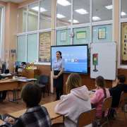 Станьте участниками безопасного дорожного движения: с учениками 6м1 класса МЛШ встретился сотрудник ГАИ Владивостока  