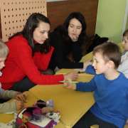 Ученицы начальных классов МЛШ вместе с мамами сыграли в квиз, посвященный Международному женскому дню