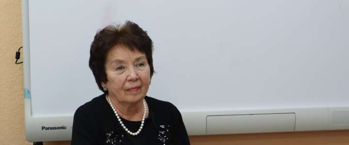 Читайте стихи поэтов-фронтовиков, там вся правда о войне: Валентина Беляева, бабушка учеников МЛШ, встретилась со школьниками на уроке истории
