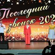 Дорогие наши выпускники! Сегодня вы прощаетесь со школой, которая стала для вас добрым домом, где вы получали знания, дружили, радовались победам и огорчались неудачам. 