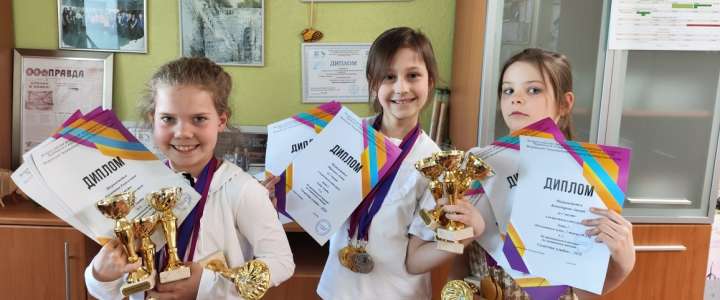 Ученицы 2м1 класса МЛШ Евангелина Кремешная, Алена Марченко, Аврора Божедарова, София Иогансен и ученица 1м1 класса Стефания Иогансен завевали &laquo;золото&raquo; на турнире по спортивным танцам &laquo;Созвездие улыбок -2026&raquo; 