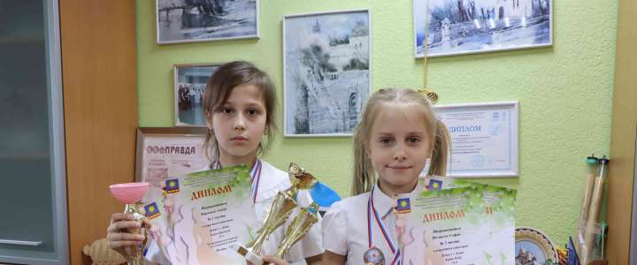 Ученицы 2м1 класса МЛШ Алена Марченко и София Иогансен заняли пьедестал почета на турнире по танцам &laquo;Мечта-2026&raquo;, а ученица 1м1 класса Виола Грибова в составе коллектива &ndash; лауреат 2 степени на конкурсе танцев &laquo;Мечтать&raquo;